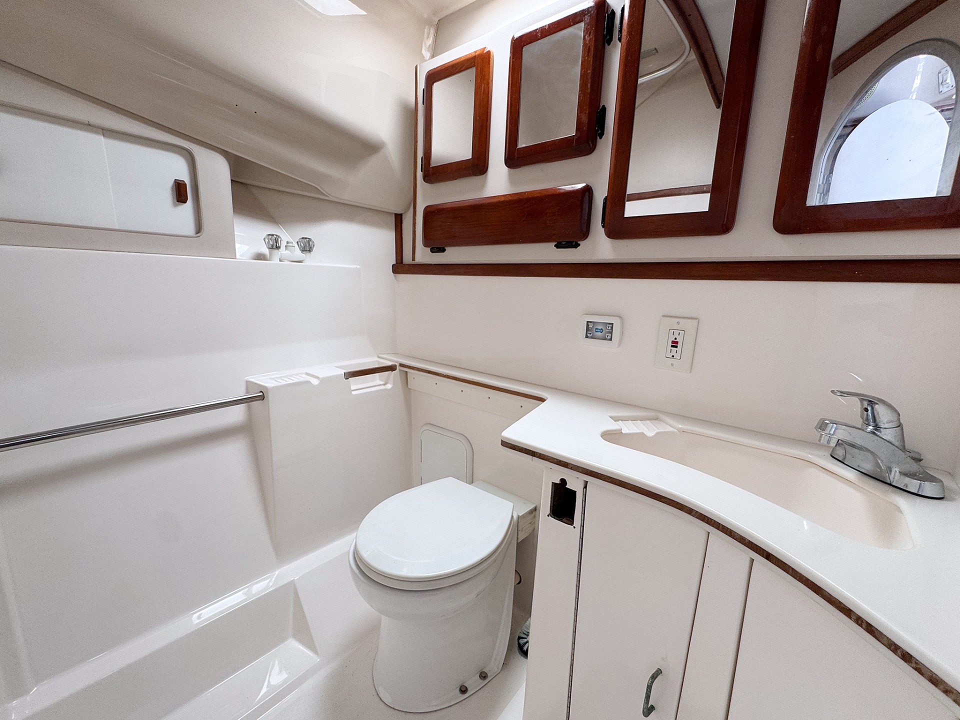 Yacht Photo 40